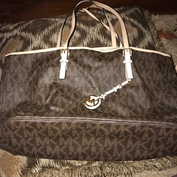 Micheal kors tote - Picture 2 of 4
